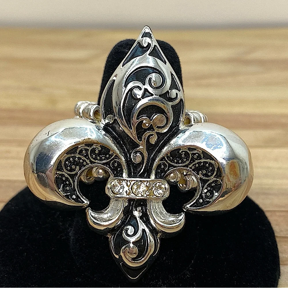 Fleur De Lis Ring - Picture 1 of 3